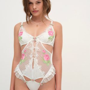 Heirloom Rose Teddy — White